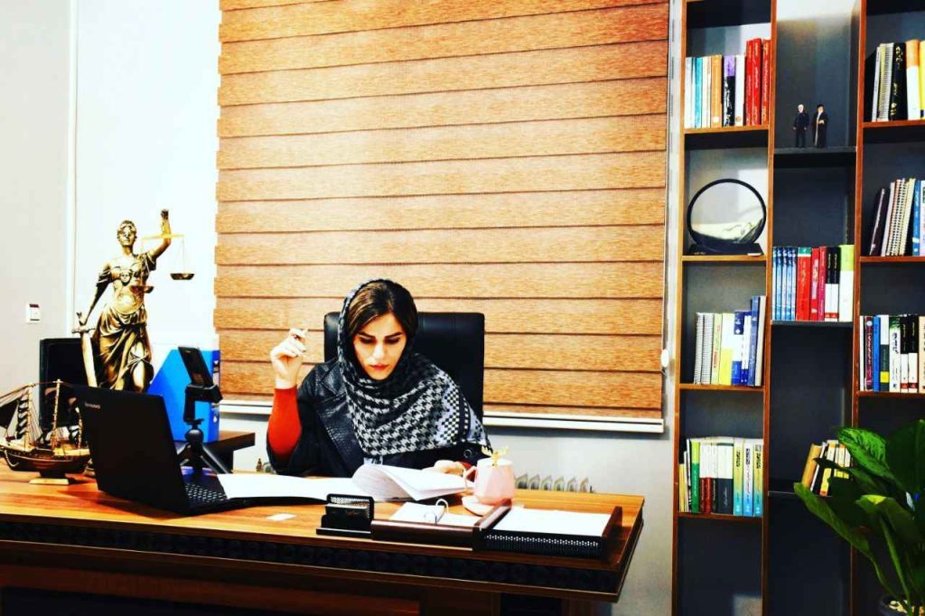 خانم بهناز کریمی