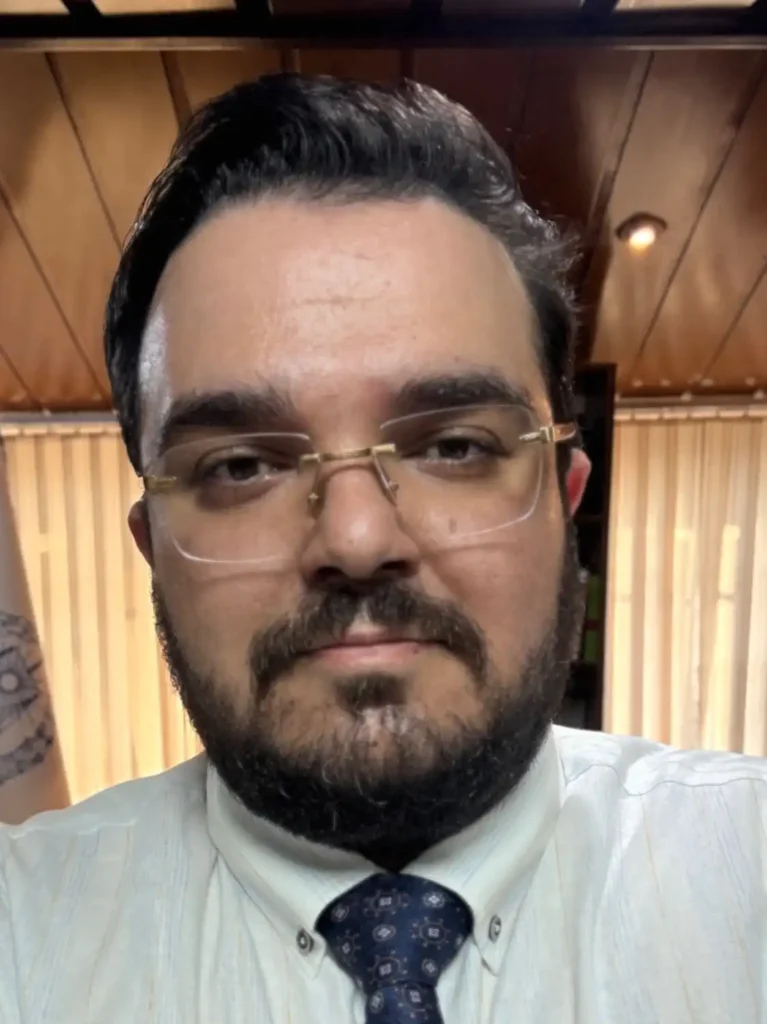 آقای علیرضا تسلیم