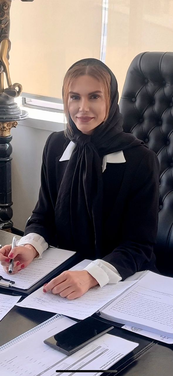 بنر کاملیا احمدی